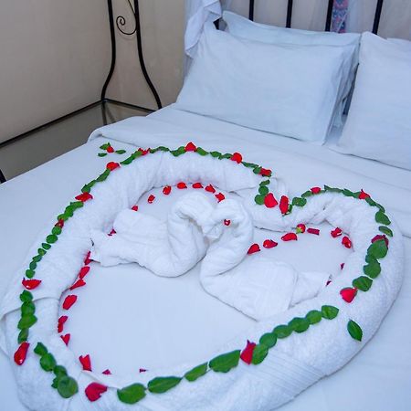 Kays Lodge Дар ес Саалам Екстериор снимка