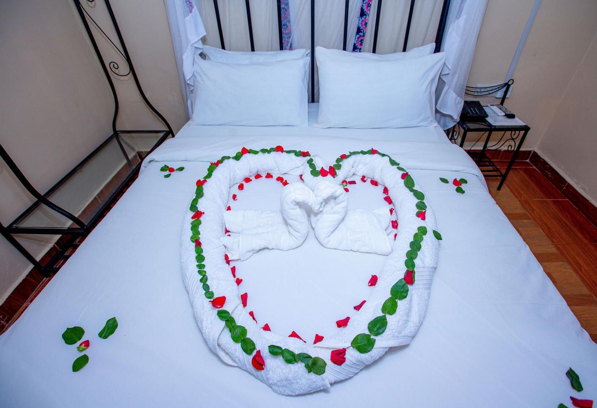 Kays Lodge Дар ес Саалам Екстериор снимка