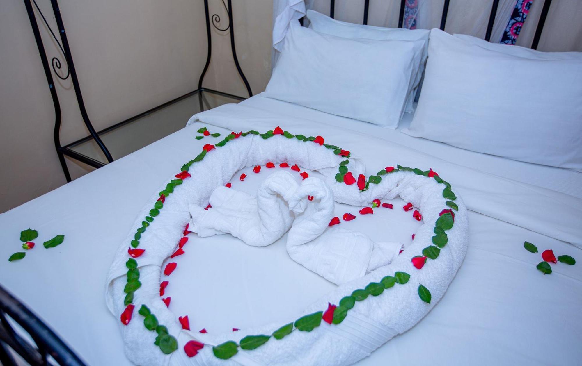 Kays Lodge Дар ес Саалам Екстериор снимка