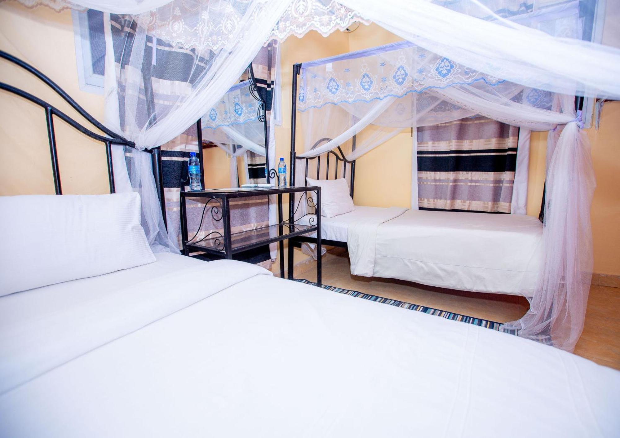 Kays Lodge Дар ес Саалам Екстериор снимка
