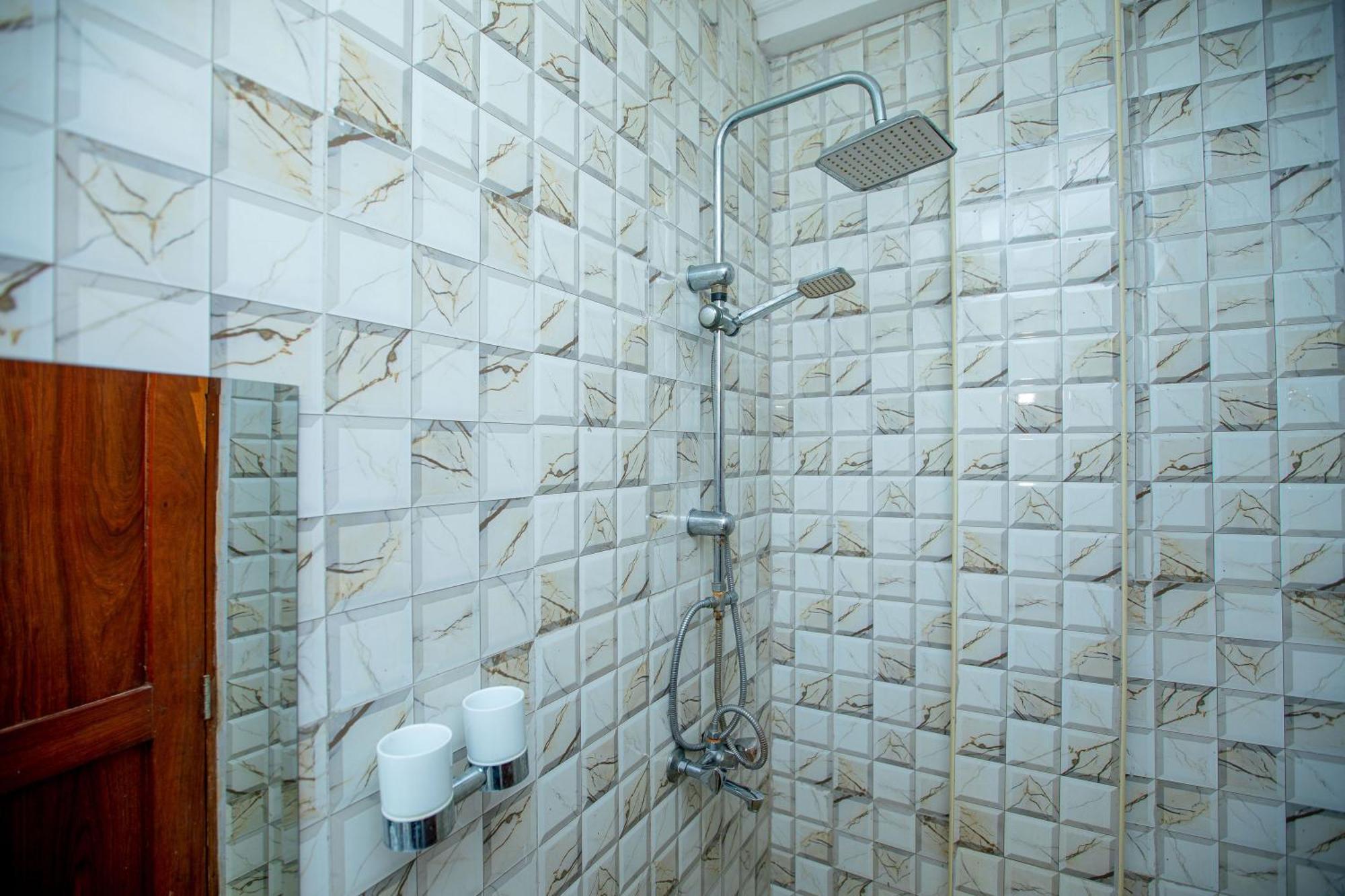 Kays Lodge Дар ес Саалам Екстериор снимка