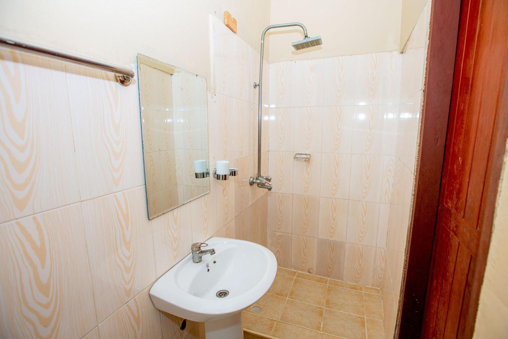 Kays Lodge Дар ес Саалам Екстериор снимка