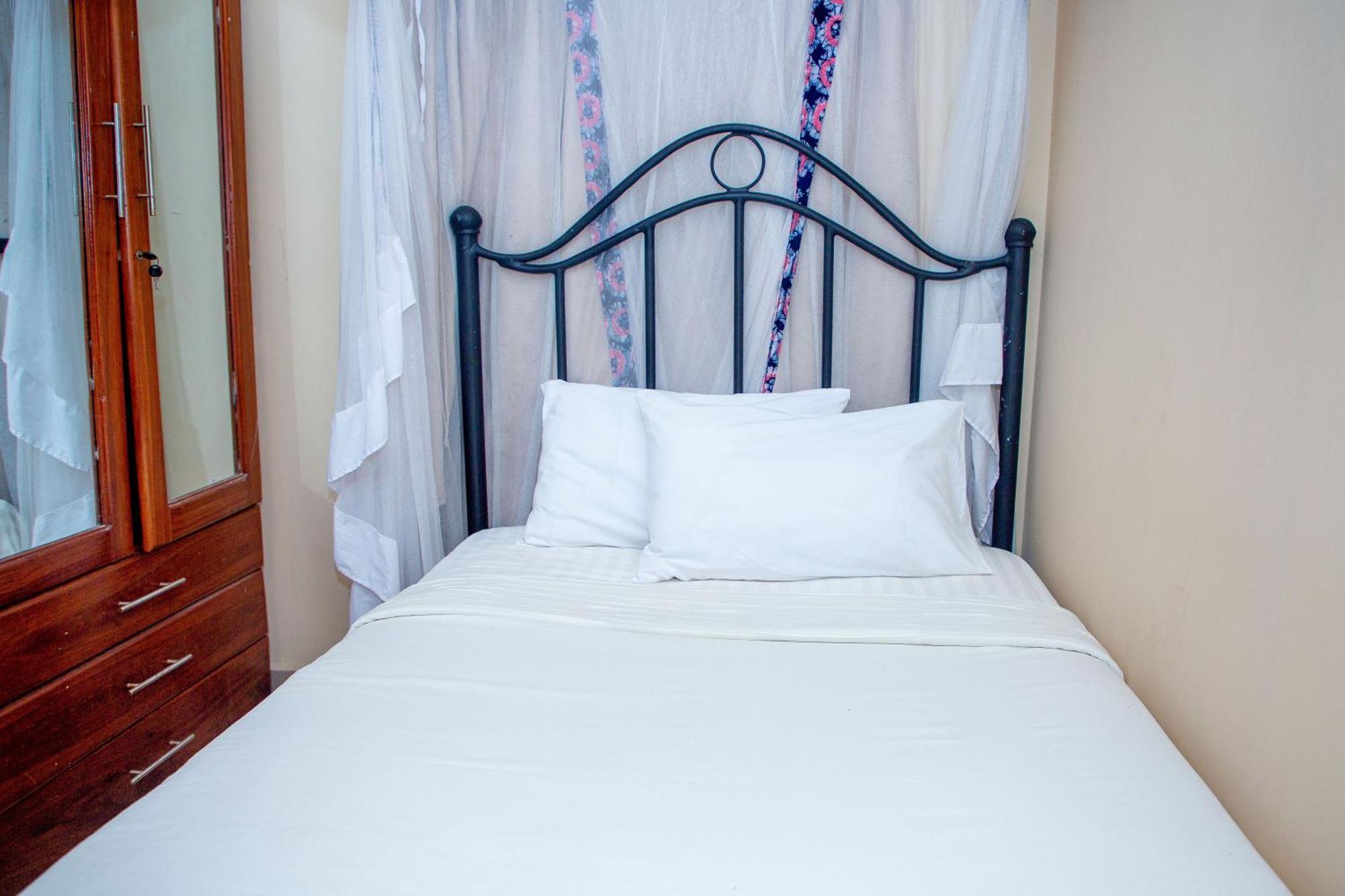 Kays Lodge Дар ес Саалам Екстериор снимка